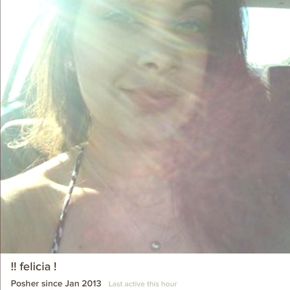 TOP RATED SELLER!!              💕MEET YOUR POSHER - Picture 1 of 5